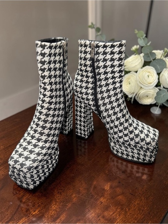 Azalea Wang Shoes - Azalea Wang Houndstooth Platform Ankle Boots Size 8 Statement Heels